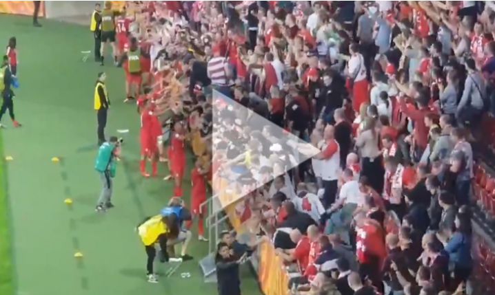 Polscy kibice BIJĄ BRAWO i zbijają piątki z graczami Tahiti! :D [VIDEO]